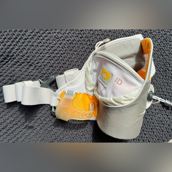 Nathan Elite 1 Plus Waist Pack (yellow and grey) - Picture 2 of 6